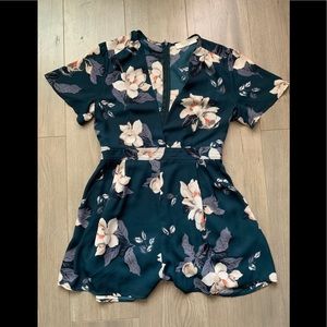 Floral Romper with Pockets!
